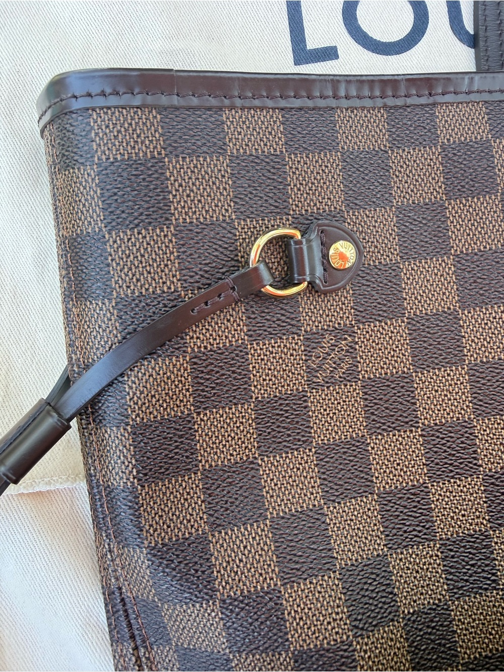 Louis Vuitton Neverfull MM - Picture 11 of 16